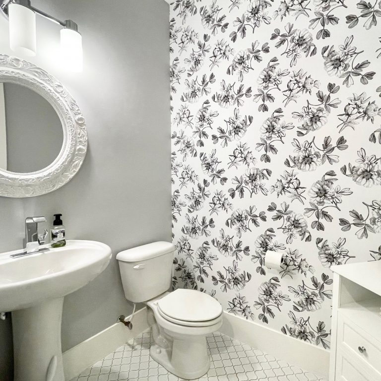 floral_bathroom_peel_and_stick_wallper