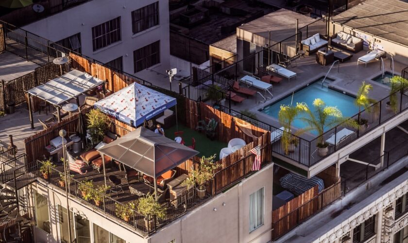 rooftop-with-pool_high-end-apartment-amenities