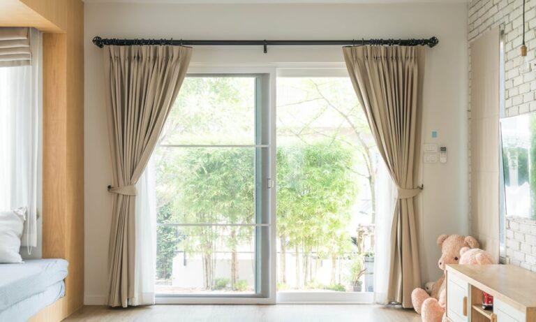 5-Steps-to-Measure-a-Window-for-Curtains (1)